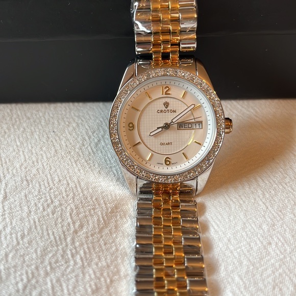 Croton Ladies "Pettillant" Two tone Day/Date Quartz Watch,Austrian Crystal Bezel - Picture 4 of 7